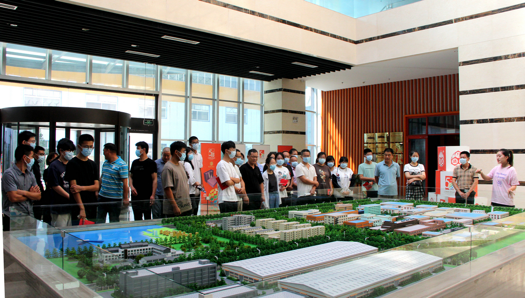 潔晶集團舉行2022年職工子女高考獎學金發放儀式