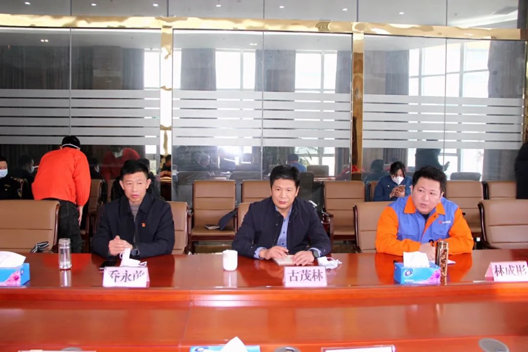 省應(yīng)急管理廳二級巡視員高發(fā)虎一行來潔晶督導(dǎo)檢查 省應(yīng)急管理廳二級巡視員高發(fā)虎一行來潔晶督導(dǎo)檢查