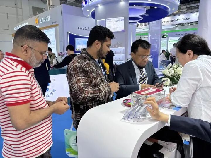 20260415潔晶集團(tuán)亮相第25屆上海國(guó)際染料展3